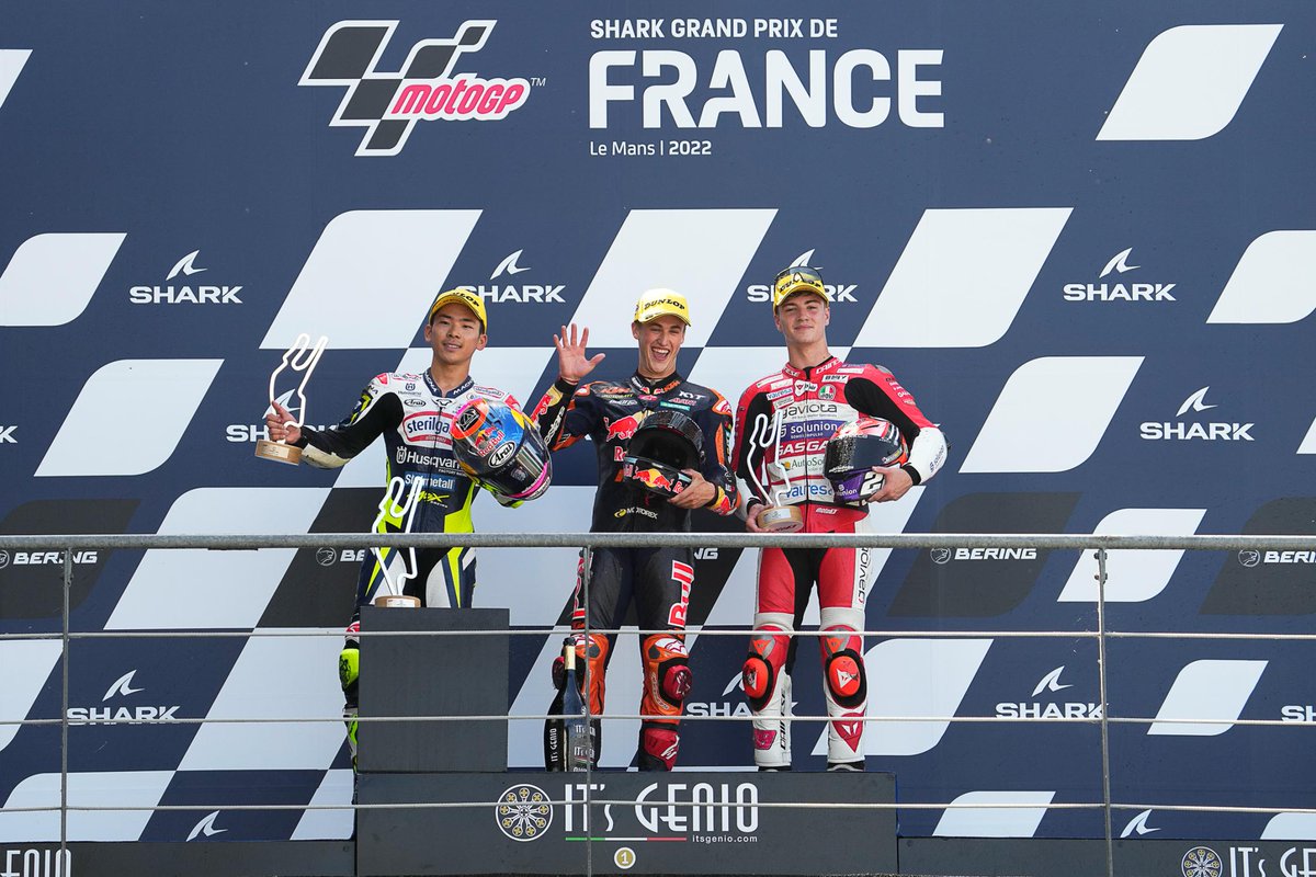 MartinoMoto's tweet photo. #RememberMotoGP #FrenchGP #Moto3 2022. Victoria de @jaume_masia escoltado en el podio por @AyumuSasaki1 y @IzanGuevara28 (foto @MotoGP) https://t.co/ahX8SYtaMA