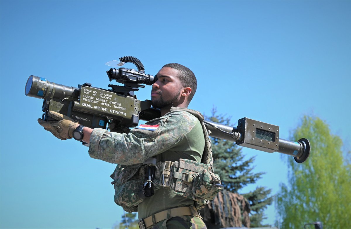 DGLC_KL's tweet photo. Ons stingerpeloton traint optreden met man portable air-defense system (MANPAD) in Litouwen. #eFP #warfightingcapable https://t.co/uh2CGWCzJA