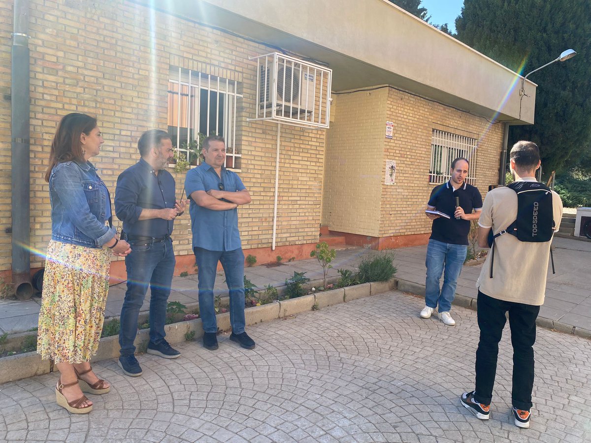 Granada_Limpia's tweet photo. 🎥 Participamos en #DirectosEnRedGD, de @granadadigital, donde @jacobocalvo , concejal de Medio Ambiente y @RaquelRuz1 , concejala del @aytogr están charlando sobre economía circular y reciclaje. https://t.co/qP4ogQZ0JO
