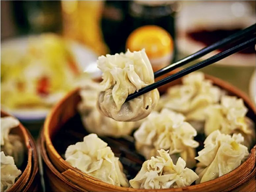 baotoucity's tweet photo. 🍜85 characteristic products of #Baotou – including ceramics made of rare earth materials and #food – have been identified by Inner Mongolia to enter its agricultural &amp; livestock products exhibition center and its e-commerce product base. #ChinaBrandDay #SpringinInnerMongolia https://t.co/YkoUOtwJue