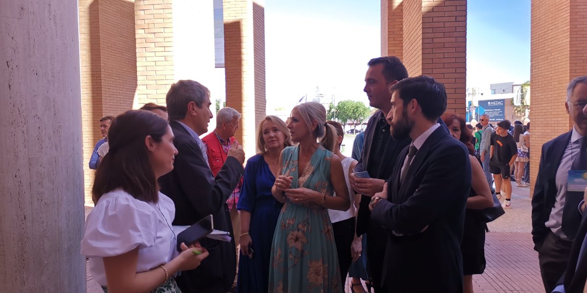 FeriaCiencia's tweet photo. 📢Inaugurada la #21FeriaCiencia con @Patricia_Pozo_, consejera de @EducaAnd; @LorenaGarridoS2, viceconsejera de @UniversidadAnd; @jabafe79, delegado de Juventud, Ciencia, Universidades y Cooperación al Desarrollo @Ayto_Sevilla. https://t.co/vKb9Yr7RXk