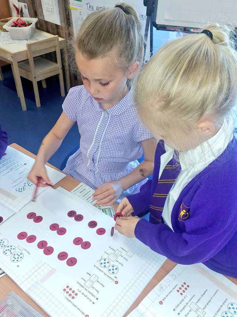 Today we made equal groups by grouping items together. We discussed how we know if a group is equal. We then used this knowledge to make equal groups of 2, 5 and 10. 2️⃣5️⃣🔟 #grouping <a href="/PrimaryElaine/">Elaine Primary</a>