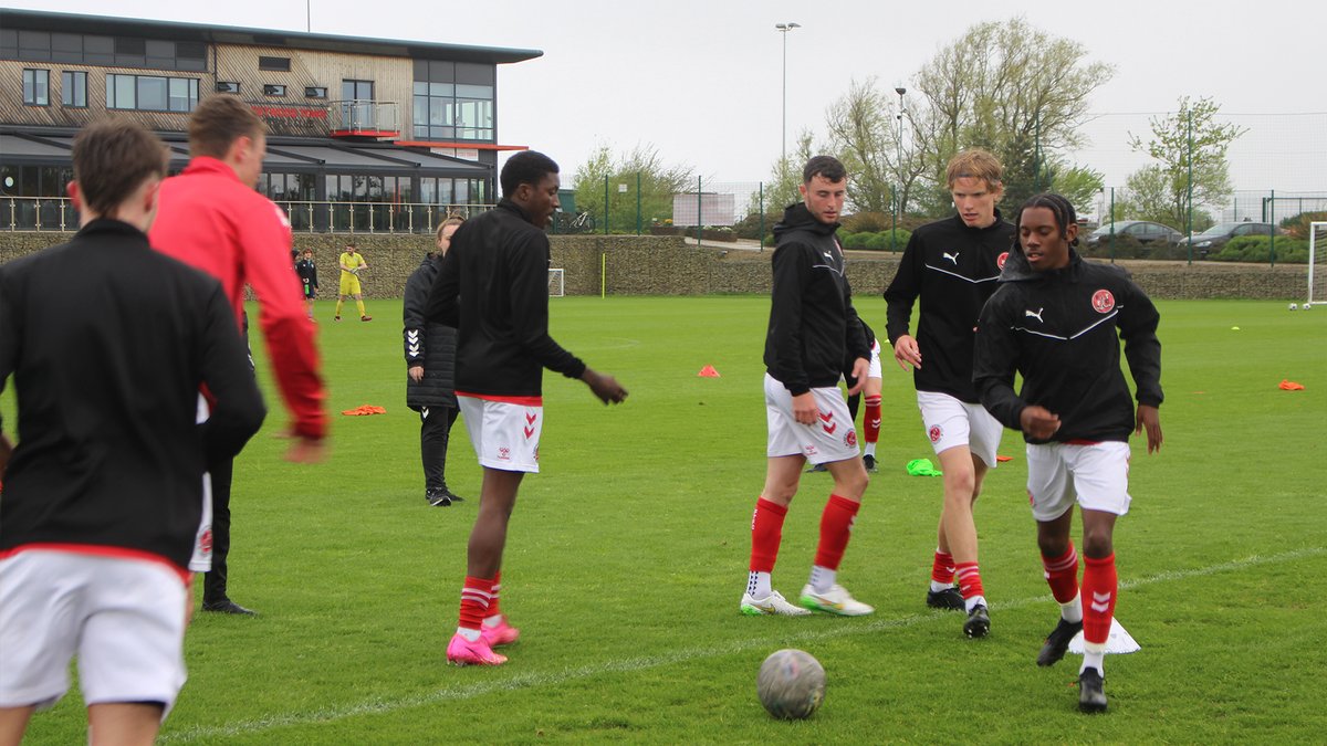 𝗢𝗻 𝘁𝗵𝗲 𝗺𝗮𝗶𝗻 𝗽𝗶𝘁𝗰𝗵 𝘁𝗼𝗱𝗮𝘆 👊

The @ftifauk boys are on the elite pitches at @PoolfootFarm today as they ready themselves for a busy day ahead!

#OnwardTogether | #FTIFA