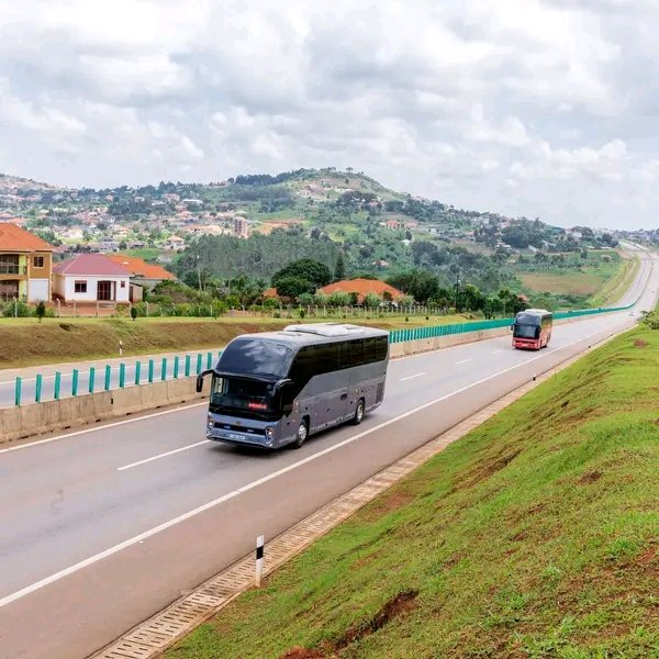 The #KayoolaCoach built in Uganda by the
@KiiraMotors Corporation is powered by a 6-cylinder turbocharged inter-cooled Cummins engine, providing over 375 horsepower, and is able to achieve a top speed of 140km/hr.