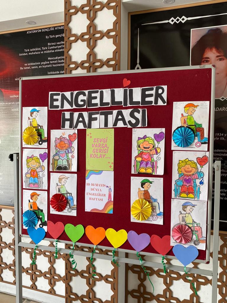 scuhadarogluoo's tweet photo. Biz Birbirimizi Tamamliyoruz projesi, Engelliler Haftasi kapsaminda okulumuz ogrencileri ozel egitim sinifyla beraber pano hazirladilar.
@istmem_oer @istanbulilmem @istanbul_MTE @Yasefbakirci @yeldaaydinli @yurdanuray https://t.co/V7No9BQyhu