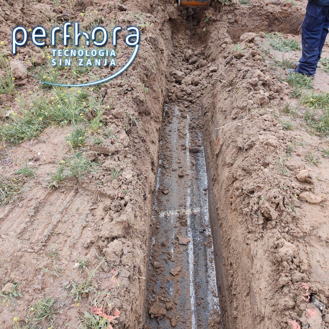 perfhora's tweet photo. ⛏️TRABAJOS DE LIMPIEZA DE TÚNEL YA REALIZADO DE Ø800mm. RELLENO DE BENTONITA Y POSTERIOR INTRODUCCIÓN DE TUBERÍA DE PEAD Ø630mm. EN BASE A PLANO.
🔗 Más información en: https://t.co/RzI05GkYM0
#perfhora #tecnologíasinzanja #perforaciónhorizontal #hincadetubería https://t.co/tNe1NeKb9c