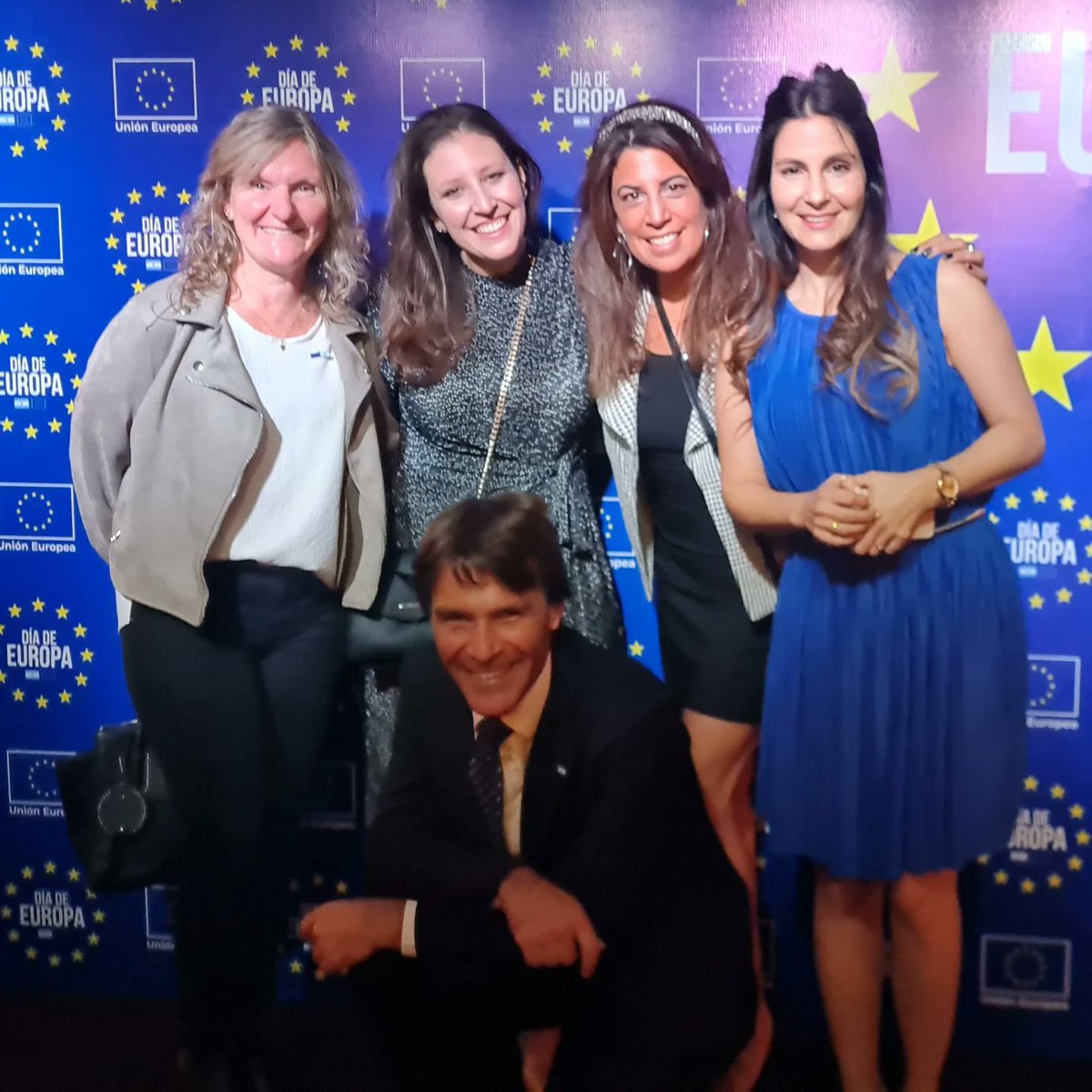 YCremasco's tweet photo. Excelente noche. #DiaDeEuropa 🇪🇺❤️
Gracias @UEenARG 
.
.
@AmadorSanchezUE 
@LucaPierantoniE 
@EcomayaProyecto https://t.co/sEbVpdcLWV