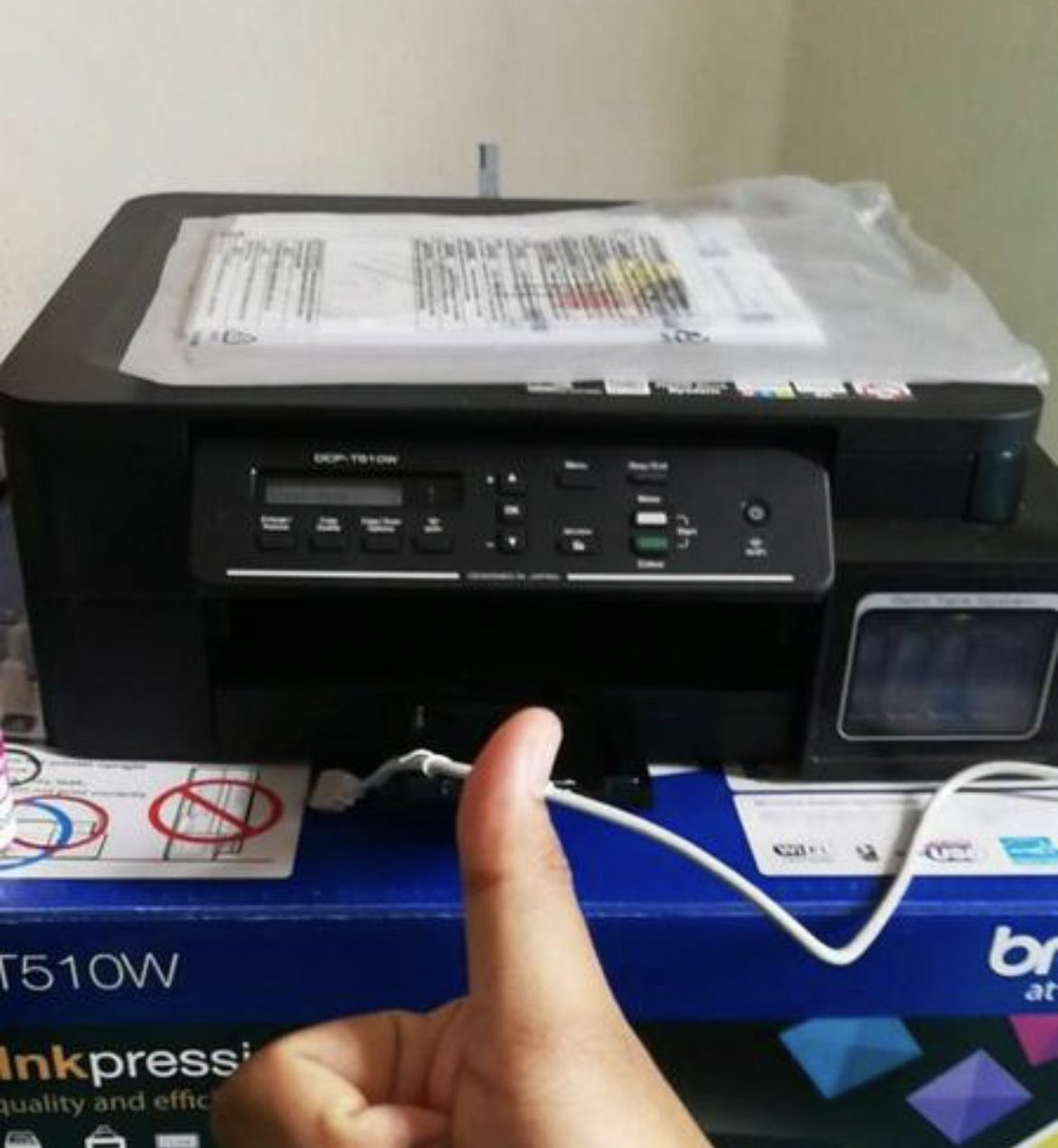 wm_arshad's tweet photo. Printer paling lasak saya pernah jumpa. saya pernah beli sekali tahun 2012 masa di srwk… tp sbb pindah.. sy sedekah je kat sekolah tu… 1 sekolah guna printer tu utk print paper exam murid.. t510w https://t.co/7bf3BZLI4r