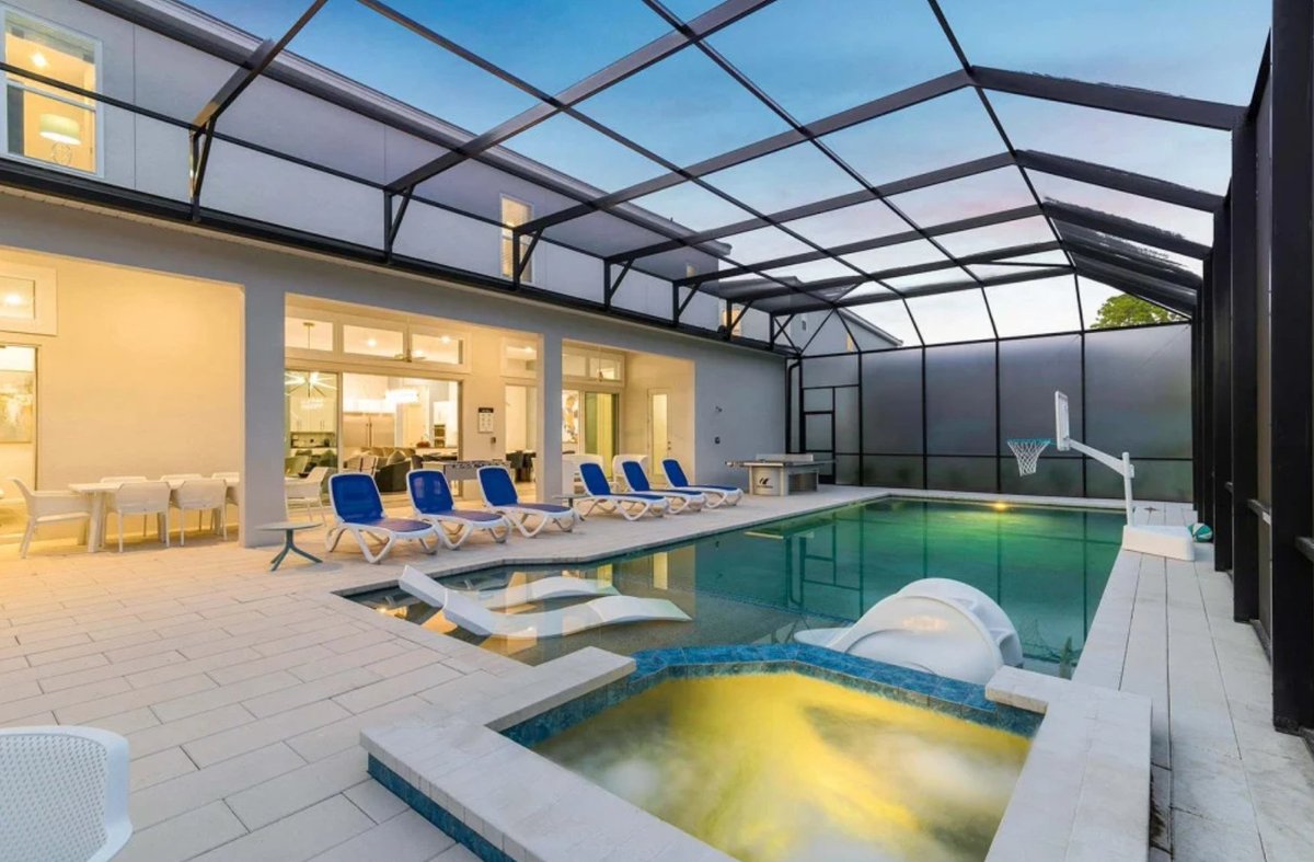 🏰 Dream vacation alert! 🌴 Explore the magic of Orlando at Villatel Village 33! This incredible 12-bedroom, 12-bathroom villa sleeps 34 and boasts a private pool, hot tub, outdoor kitchen, game room, home theater, home gym, and themed bedrooms.
tinyurl.com/TopVillasUK23
#Orlando