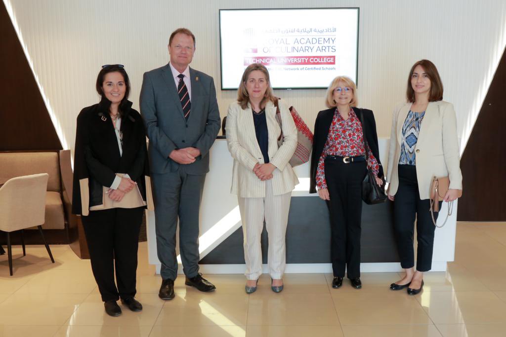 🟠 Ayer visitamos la Real Academia de Artes Culinarias <a href="/RACAJordan/">Royal Academy of Culinary Arts</a> #JO🇯🇴 para valorar posibles proyectos de cooperación en el futuro. Interesante ocasión de conocer y descubrir la industria culinaria en #Jordania🇯🇴