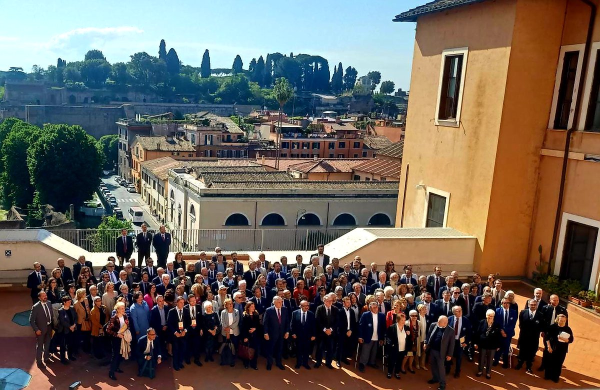 URPA_unisi's tweet photo. Greetings to Dr. 𝗕𝗿𝘂𝗻𝗲𝗹𝗹𝗮 𝗠𝘂𝘁𝘁𝗶𝗹𝗹𝗼 from our RU, director of the Italian archaeological mission in #Colombia, for representing the #DSFTA @unisiena in Campidoglio, #Roma! ✨ https://t.co/PAf2ZaWCfl https://t.co/V0t9KIraDx