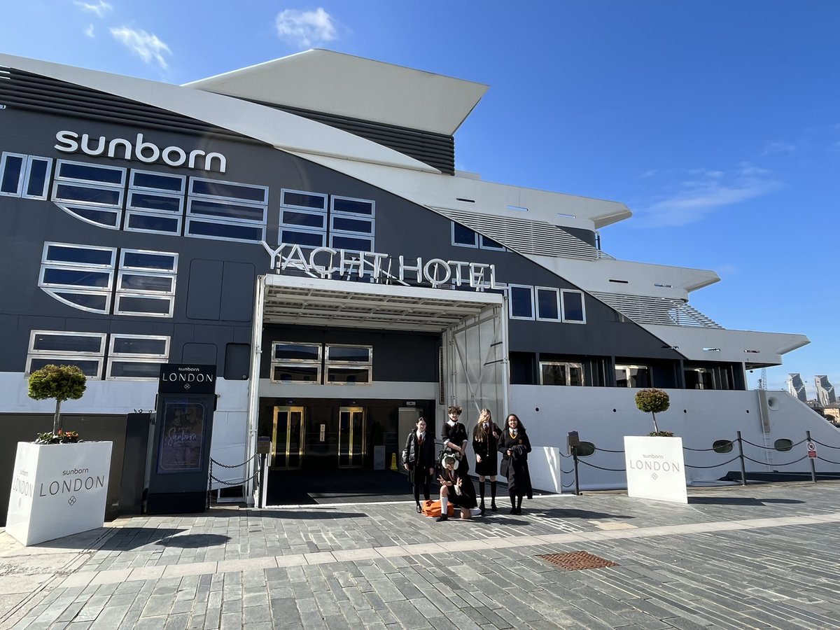 Computing_PLS's tweet image. We have arrived at the #womeninaviation Celebration Event. Thank you @LondonCityAir for inviting @Prendergast_PLS students to this fantastic #STEM experience. #STEAM #STEMeducation @Stemettes