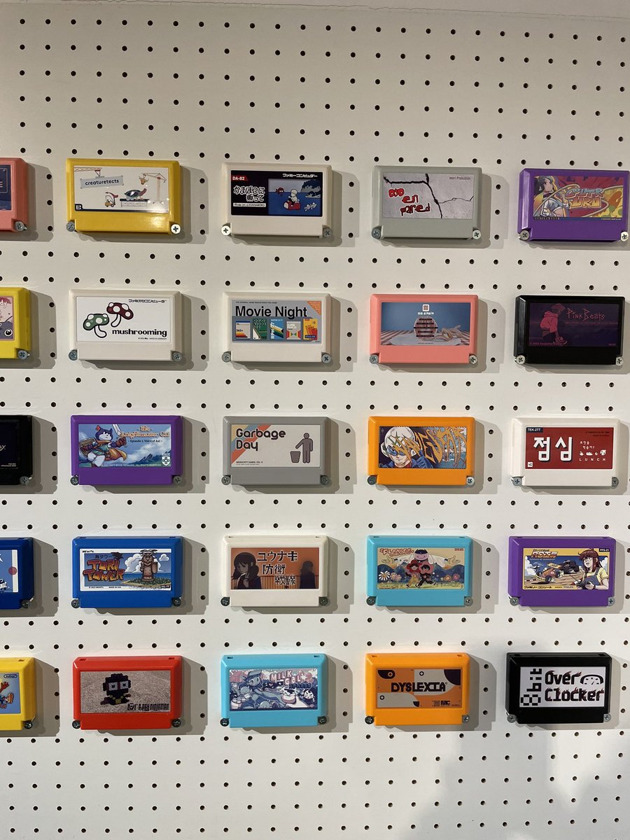 SEXYSYNTHESIZER's tweet photo. 西荻窪Meteor @meteor_club で行われている「わたしのファミカセ展」に行きました。
どれもすごくいい出来で、毎回ニヤニヤしながら見入ってしまいます。今月中まで行われていますので是非!
#meteor #ファミカセ展 #ファミ詣 #fm2d https://t.co/fDfYOGOnmR
