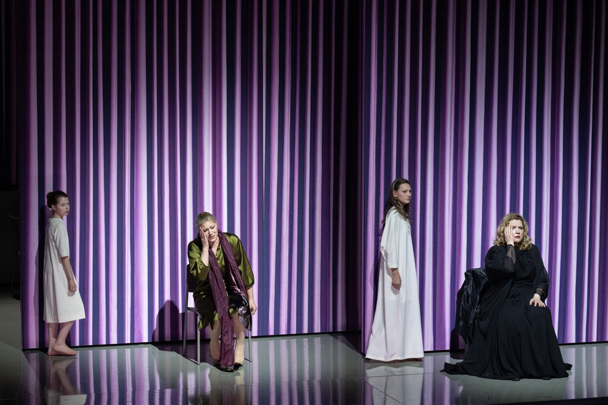 operfrankfurt's tweet photo. Ab 9. Mai 2023 ist Strauss’ »Elektra« wieder zu erleben. Dafür kehrt die estnische Sopranistin Aile Asszonyi in ihre gefeierte Titelpartie zurück. #operfrankfurt #spielzeit2324 https://t.co/gXTkjFr1rj