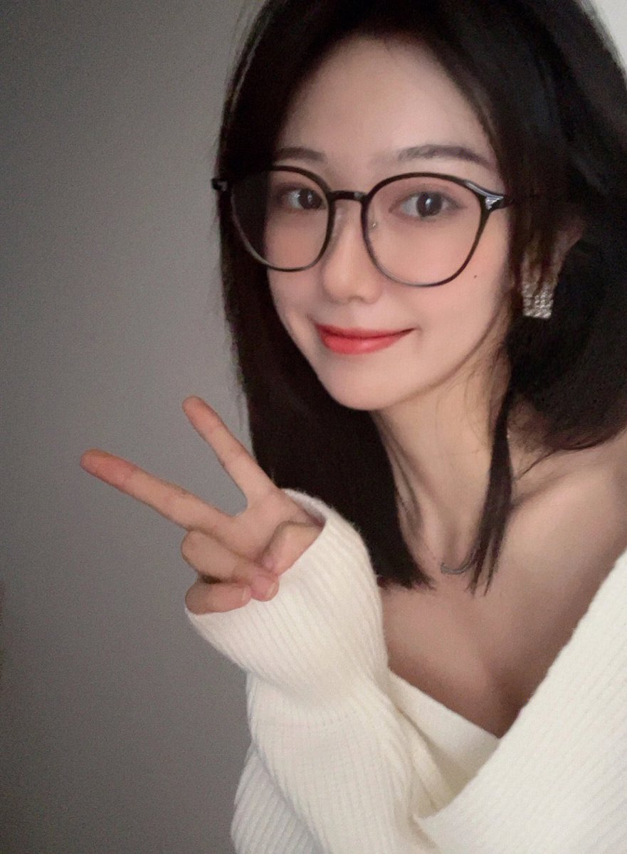 But046170's tweet photo. 你的肉体只是时光，不停流逝的时光，你不过是每一个孤独的瞬息，有喜欢Ts私信？ https://t.co/qb0RpAkYch