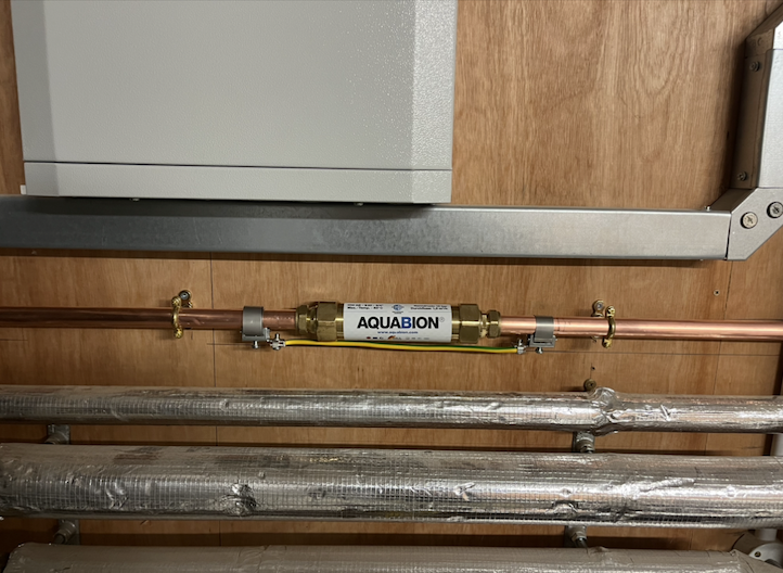 aquabionuk's tweet photo. Lovely neat install from one of our Registered Installers @ljwplumbingandheating ๐ #aquabionuk #waterconditioner #registeredinstaller #installer https://t.co/Y7LLtLecw0