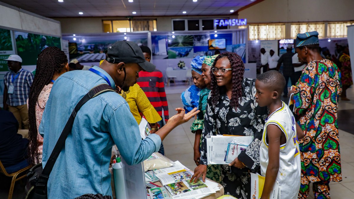 step_iita's tweet photo. The conversation between the STEP facilitator and the young boy👦 

"Take good care of your goat 🐐. That your  goat will produce 2, 3, and many more soon. When you start selling them, you will have enough money to take care of yourself and your mummy. " 👩‍👦
#Agripreneurmindset https://t.co/zT5JeeEisj