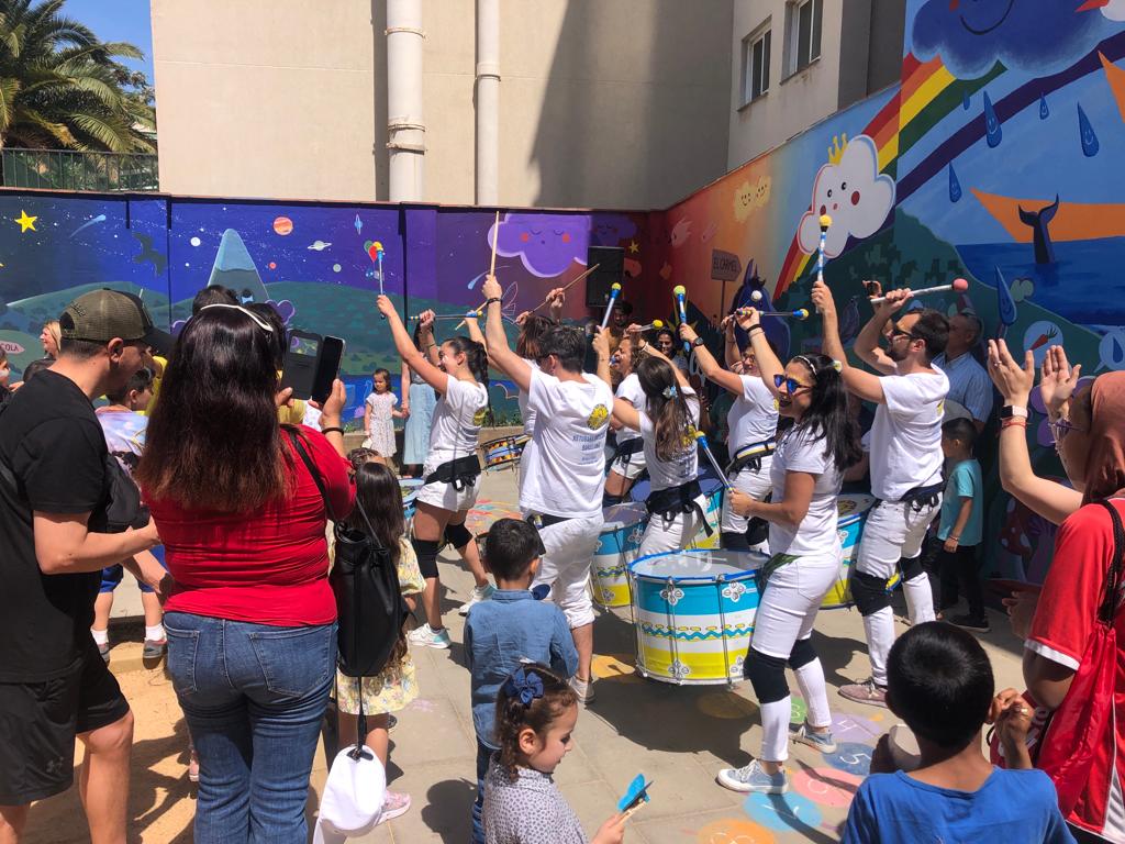 🤩L'@EscolaCarmel llueix un nou mural

🔄Una iniciativa comunitària que ha estat possible gràcies al treball en xarxa del centre educatiu, les entitats del barri i el veïnat.

<a href="/carmelalavista/">Carmel a la Vista</a> <a href="/bcn_hg/">Horta-Guinardó</a> <a href="/Mescladis/">Mescladís</a> <a href="/Ketubara/">Ketubara Batucada</a>