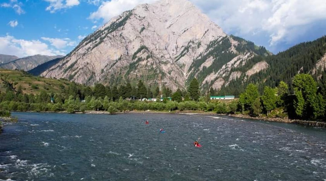 dcbandipora's tweet photo. #DekhoApnaDesh 
#G20India 
#G20_IN_Kashmir 

Magnificent View of Kishen Ganga River in Gurez Valley .
@tourismgoi 
@G20In
@diprjk 
@JandKTourism 
@ddnewsSrinagar https://t.co/j8KISPM3HP