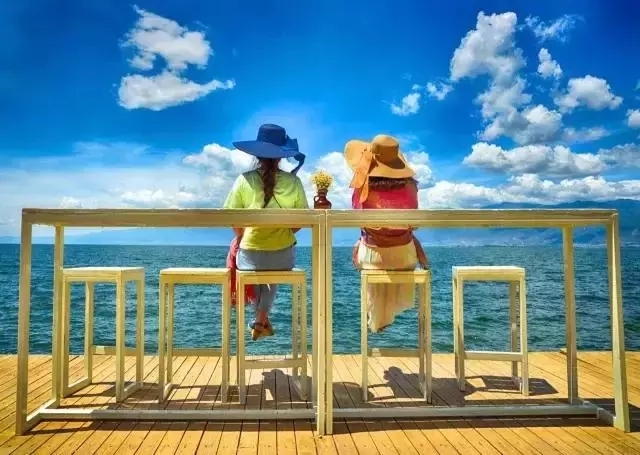 fcdexpert's tweet image. 晚霞与鲜花共绘浪漫，你是我藏在心里的爱意泛滥。