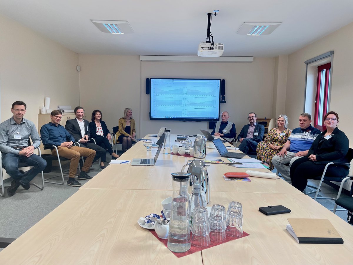 Wir besuchen heute zwei über UNTERNEHMEN REVIER geförderte Vorhaben im Altenburger Land. Den Anfang macht das Projekt von <a href="/Cluster_IT_MD/">Cluster IT Mitteldeutschland</a>,  Energieversorgung, Städtischer Wohnungsgesellschaft Altenburg und <a href="/GISA_GmbH/">GISA GmbH</a> zum Aufbau eines LoRaWAN (Long Range Wide Area Network)-Netzes.