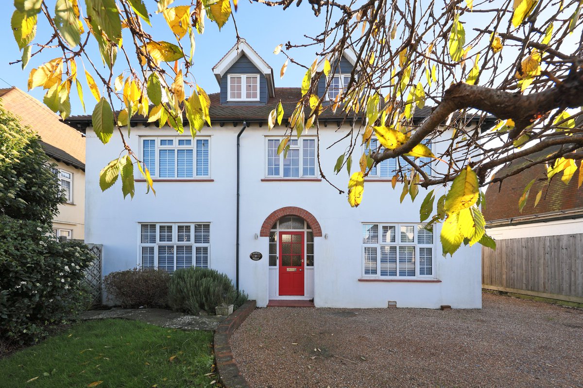 smith_woolley's tweet photo. 🛎FOR SALE:  21 AUDLEY ROAD, FOLKESTONE
PRICE REDUCTION to:  £830,000.  Freehold.   No Chain.
https://t.co/FSLno1GXp4
🏡A beautifully presented detached house in the West End of #Folkestone.
☎For further information: click on the link above, or call us on 01303 226622 https://t.co/AksjRgOkiv