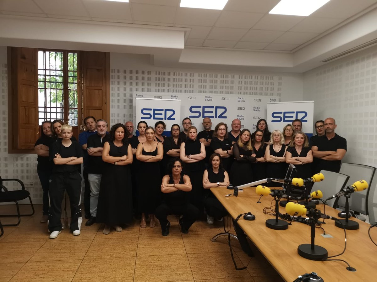 Los compañeros y compañeras de Radio Sevilla #PRISAMiercolesNegro #SER