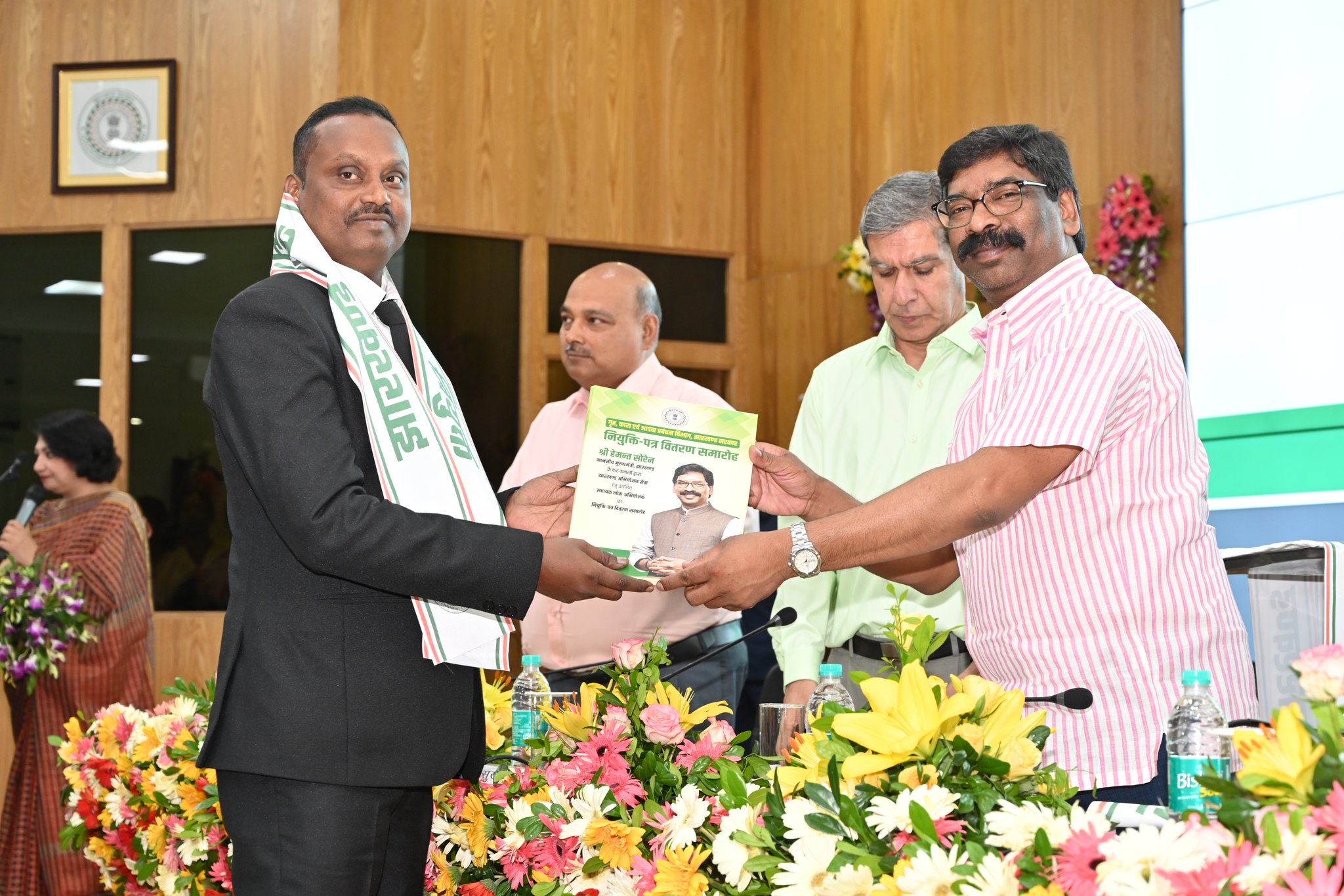 CM हेमंत सोरेन ने 107 सहायक लोक अभियोजकों को सौंपा नियुक्ति पत्र- CM Hemant Soren handed over appointment letters to 107 assistant public prosecutors