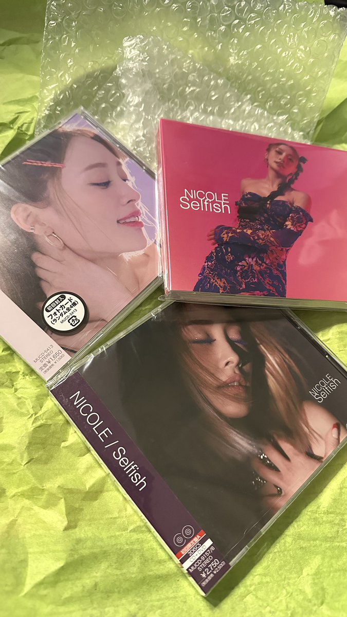 Rwonron's tweet photo. @Nicole_JP_MG Loving it !!!! My albums arrived toooo https://t.co/1W71jV3a4o