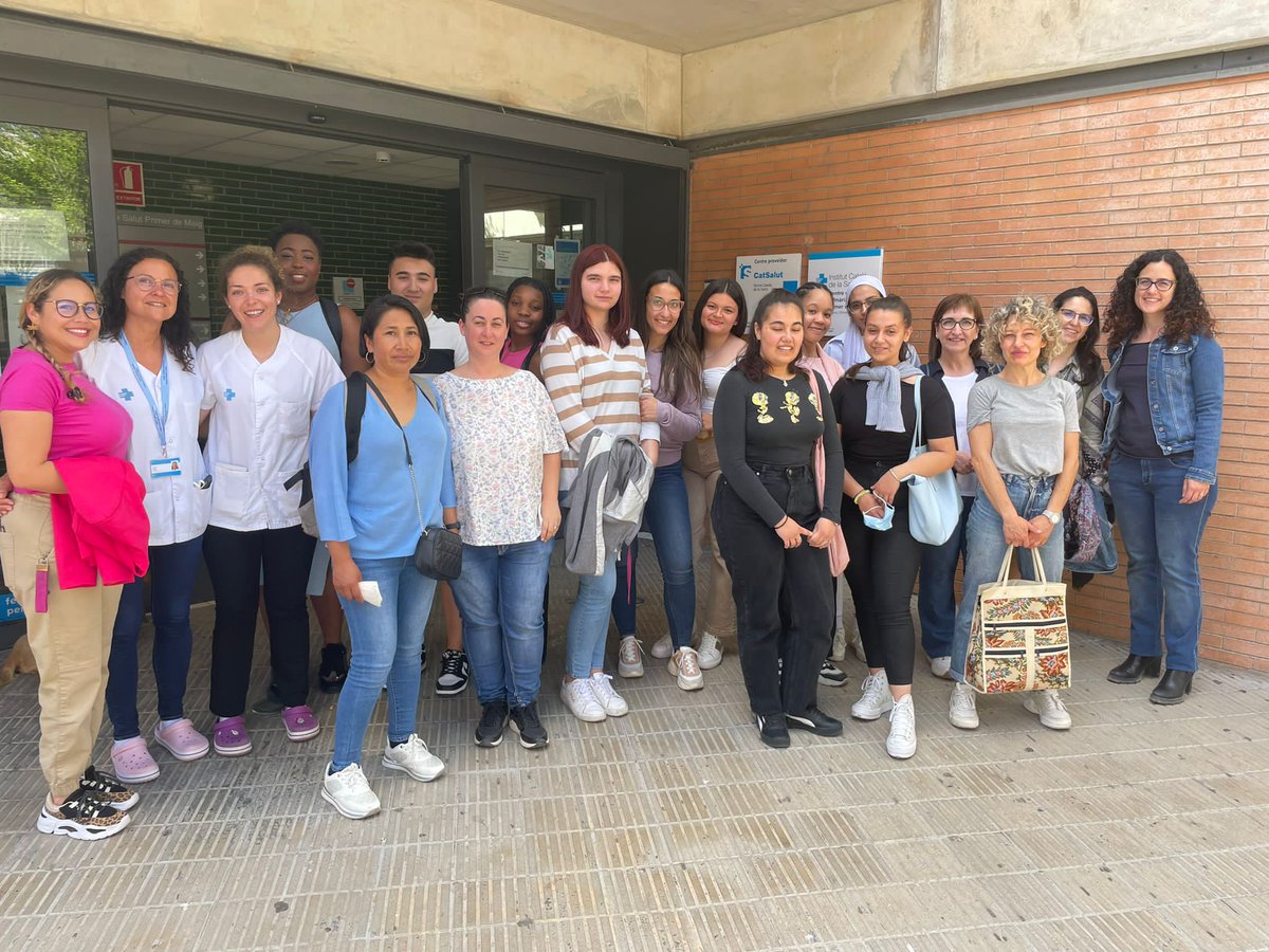 🗣️Els alumnes de CFGS Documentació i Administració Sanitàries de l'INS <a href="/TorreVicens/">Institut Torre Vicens</a> visiten l'#EAPPrimerdeMaig

Professionals del centre han fet una sessió explicativa als alumnes del funcionament del CAP des de la perspectiva del personal administratiu i han resolt els dubtes