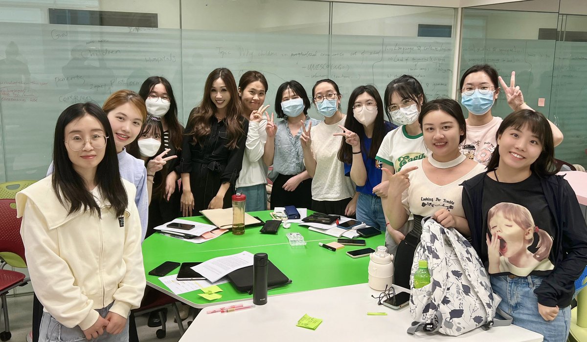 rinalai_phd's tweet photo. Had so much fun guest lecturing a very interactive and forward thinking graduate course, Design thinking for Impact @HKUniversity ! So great so see students’ solutions for important and real world social issues! https://t.co/7gEBxDSAR3