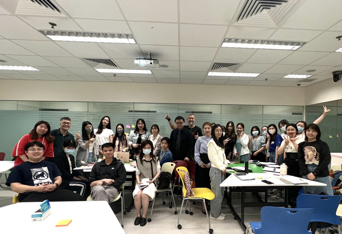 rinalai_phd's tweet photo. Had so much fun guest lecturing a very interactive and forward thinking graduate course, Design thinking for Impact @HKUniversity ! So great so see students’ solutions for important and real world social issues! https://t.co/7gEBxDSAR3