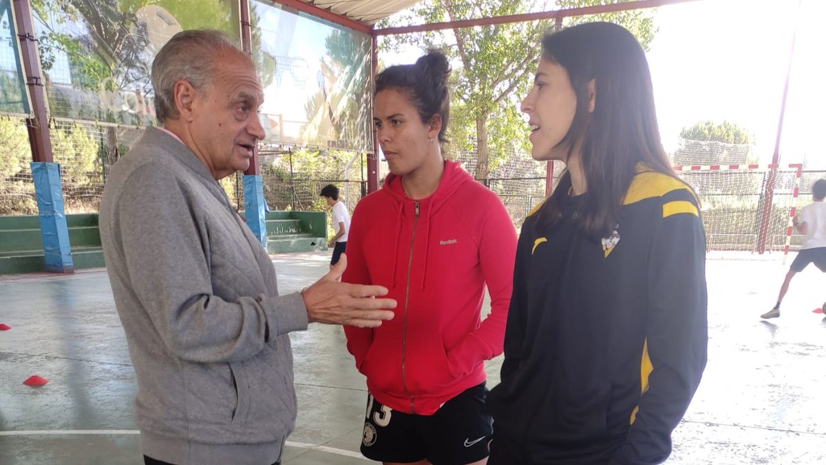 RFFM (@rffm_oficial) on Twitter photo 🚺 SÚMATE | Mañana de promoción de fútbol femenino en el Colegio Parque de Galapagar
👋🏻 Con la visita de Lucía Márquez, embajadora de la #RFFM, y del <a href="/CDGalapagar/">C.D. Galapagar</a> 🚺 SÚMATE | Mañana de promoción de fútbol femenino en el Colegio Parque de Galapagar
👋🏻 Con la visita de Lucía Márquez, embajadora de la #RFFM, y del <a href="/CDGalapagar/">C.D. Galapagar</a>