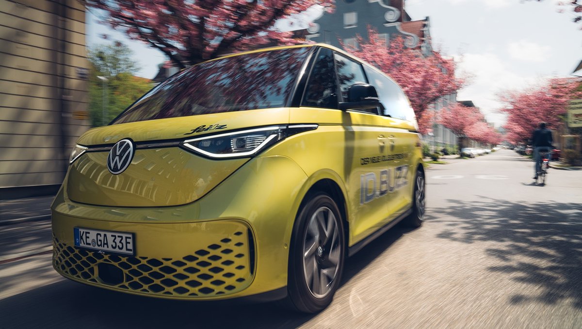 🌸🚐 Frühlingsgefühle mit dem VW ID. BUZZ – Willkommen in der Zukunft der Mobilität! 🚐🌸