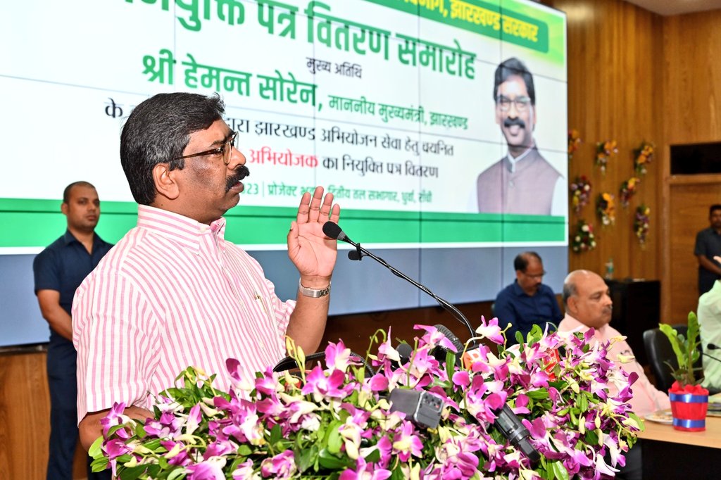 CM हेमंत सोरेन ने 107 सहायक लोक अभियोजकों को सौंपा नियुक्ति पत्र- CM Hemant Soren handed over appointment letters to 107 assistant public prosecutors