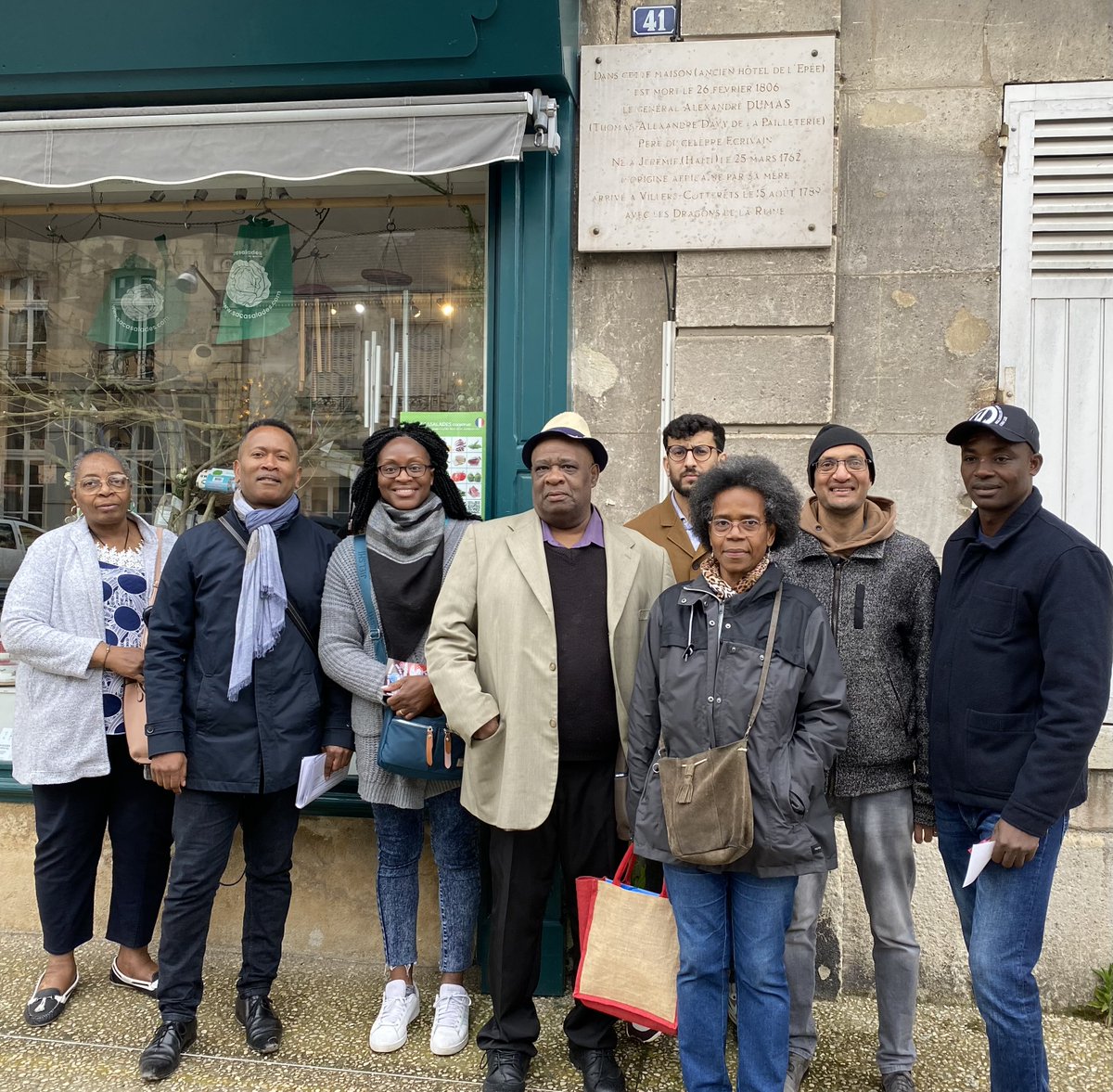 ClaudeRibbe's tweet photo. #10Mai Les amis du général #Dumas ont commémoré l’abolition de l’ #esclavage à #VillersCotterêts #Aisne devant la plaque que j’avais fait apposer en 2006. Merci en particulier à Antony Christophe ! https://t.co/Ubt7hbW6q5