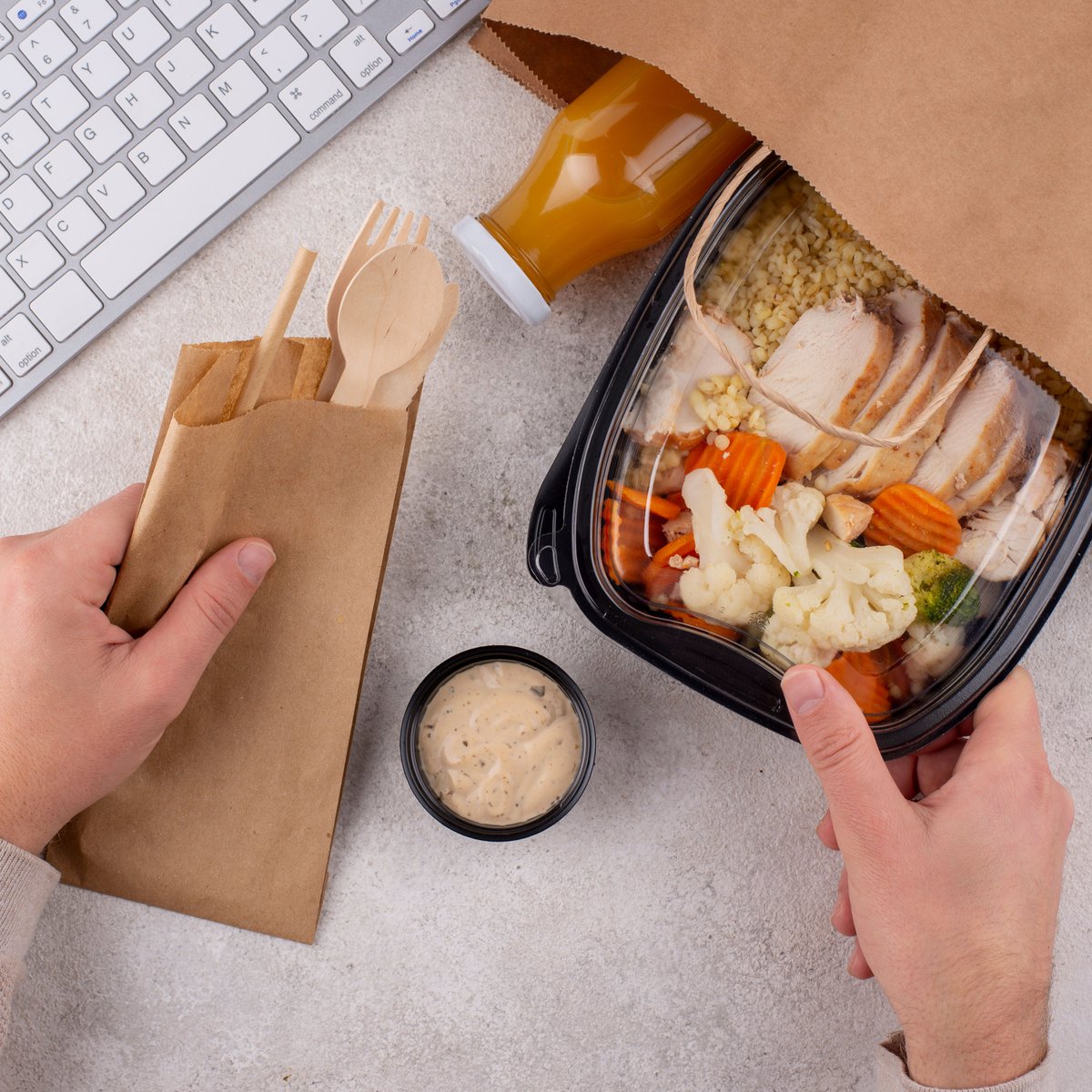 Elevate your takeout experience with our eco-friendly disposable wooden cutlery! 🌱 🍴

#business #packaging #takeout #takeaway #cutleryset