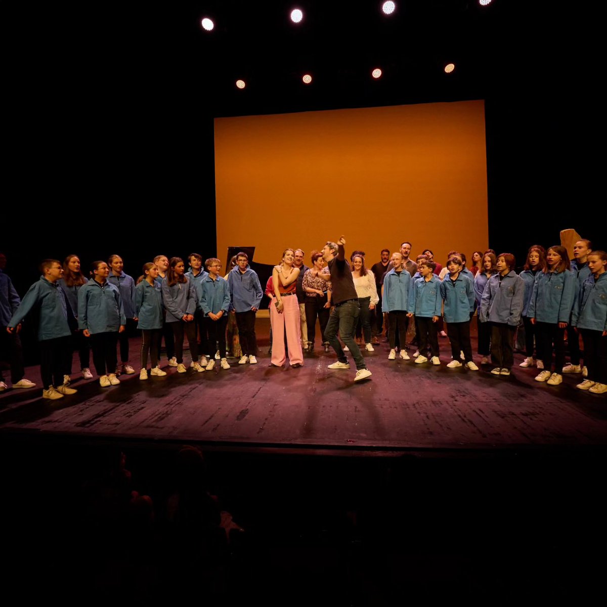 Les Voix (OFF) Solidaires à Clermont-Ferrand le 6 mai. Un petit coup de projecteur sur la merveilleuse et multitâches-qui-sait-tout-faire <a href="/EveCoquart/">Eve Coquart</a> à la manœuvre sur ce concert. Bravo à tous les artistes solidaires, merci à l'Opéra de Clermont-Ferrand et longue vie à #cvhs63
