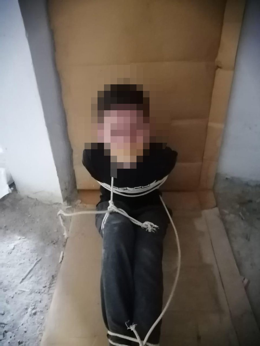 Biz her ne kadar vicdanlı bir millet olsak da "Suriyeli" meselesinin geldiği nokta maalesef acımasızlık. 
Mersin'de bir aparman görevlisi 12 yaşındaki Suriyeli bir çocuğu 400 bin Avro fidye için kaçırıp, parayı alamayınca çocuğu boğarak öldürüyor. 
Katil Suriyeli, çocuk Türk