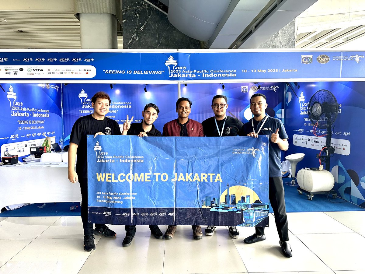 nbhvr's tweet photo. Grand Welcome by JCI ASPAC Jakarta 2023 organising team at the Jakarta, Indonesia airport
#jciindia #foundation #scholarships #jciindiareachout #JCIleaders #JCI #youth #activecitizens #ruralindia #guidedbypurpose #youthleadership #needychildren #help #india https://t.co/eILXnRysPV