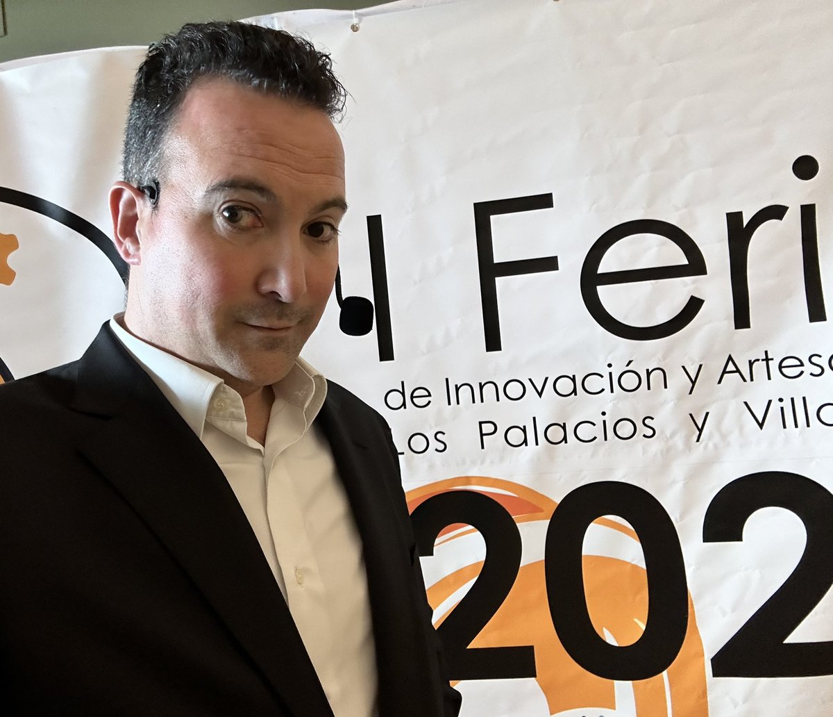 rubio_juanmi's tweet photo. Un placer ejercer de moderador de las actividades y conferencias de la I Feria de #artesanialocal e #innovacion organizada por la asociación de #empresarios de #lospalaciosyvillafranca @DIPUSEVI y el @aytolospalacios
#business #tecnologia https://t.co/TUBRBpIUq2