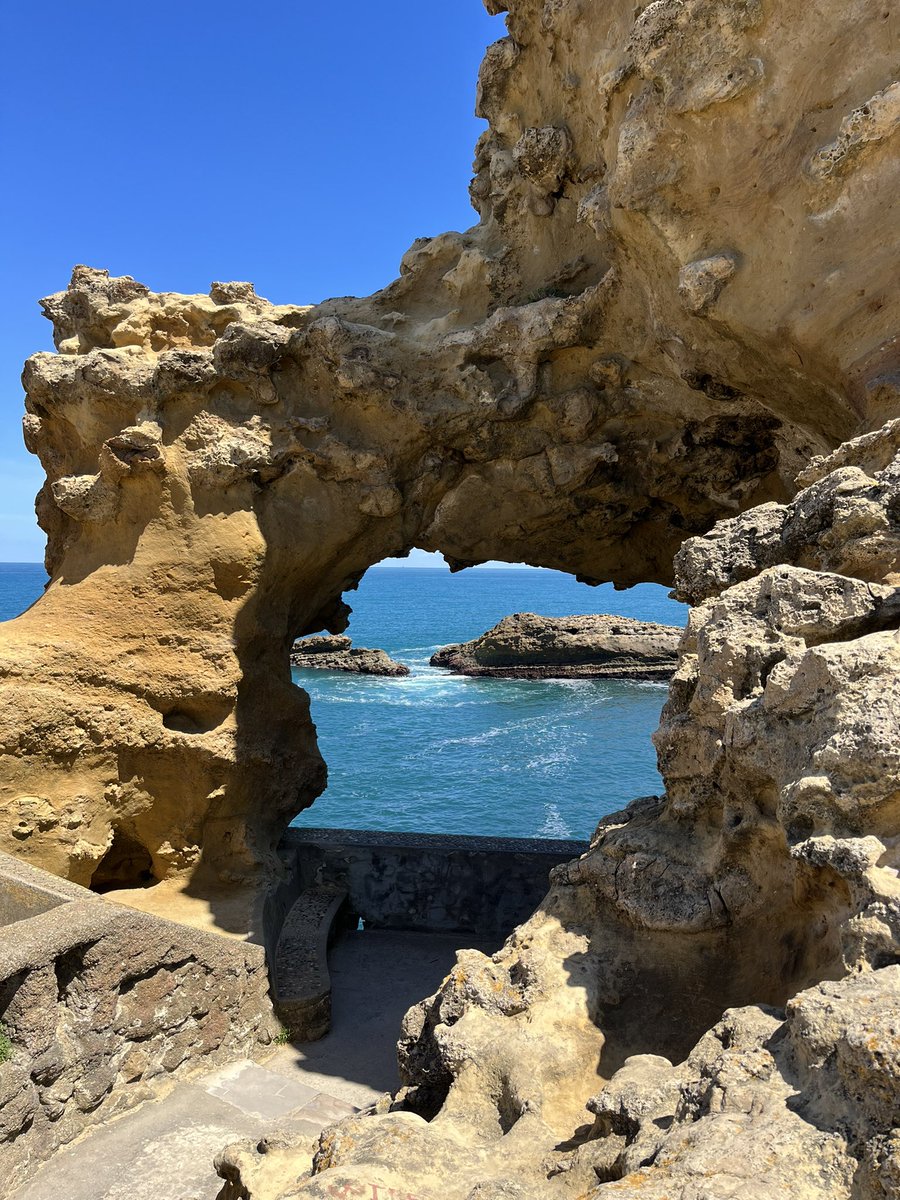 Serge04444008's tweet photo. Biarritz, mon amour ๐ตโช๏ธ๐ด #biarritz #atlanticocean #bayonne #frenchbasquecountry https://t.co/IW5mAN34LU