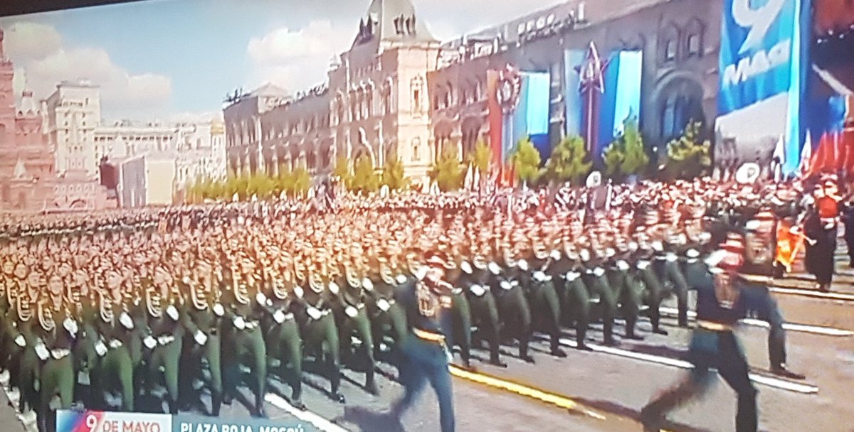 Gran desfile  Militar  #Ruso por el día de la Victoria contra el fascismo en la Plaza roja de Moscú. Los pueblos del mundo se solidarizan con Rusia.
#CubaEnSuHistoria.
#CubaNolvida.
