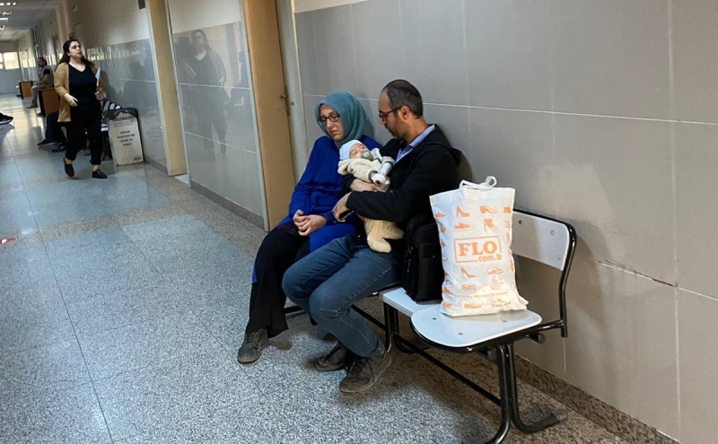 sevincozarslan's tweet photo. @adalet_bakanlik Hilal Keser'in maruz kaldığı hukuksuzlukları Patreon hesabımda yazdım. 

Keser'in ifadesine dün 12.00'de başlanmış, 12.55'te ara verilmiş, 13.06'ta devam edilmiş. Neden biliyor musunuz? 

"2,5 aylık bebeğinin emzirme ihtiyacı hasıl olduğundan..."

Devamı: https://t.co/9EQNGvnsGC https://t.co/rf9rajzOeu