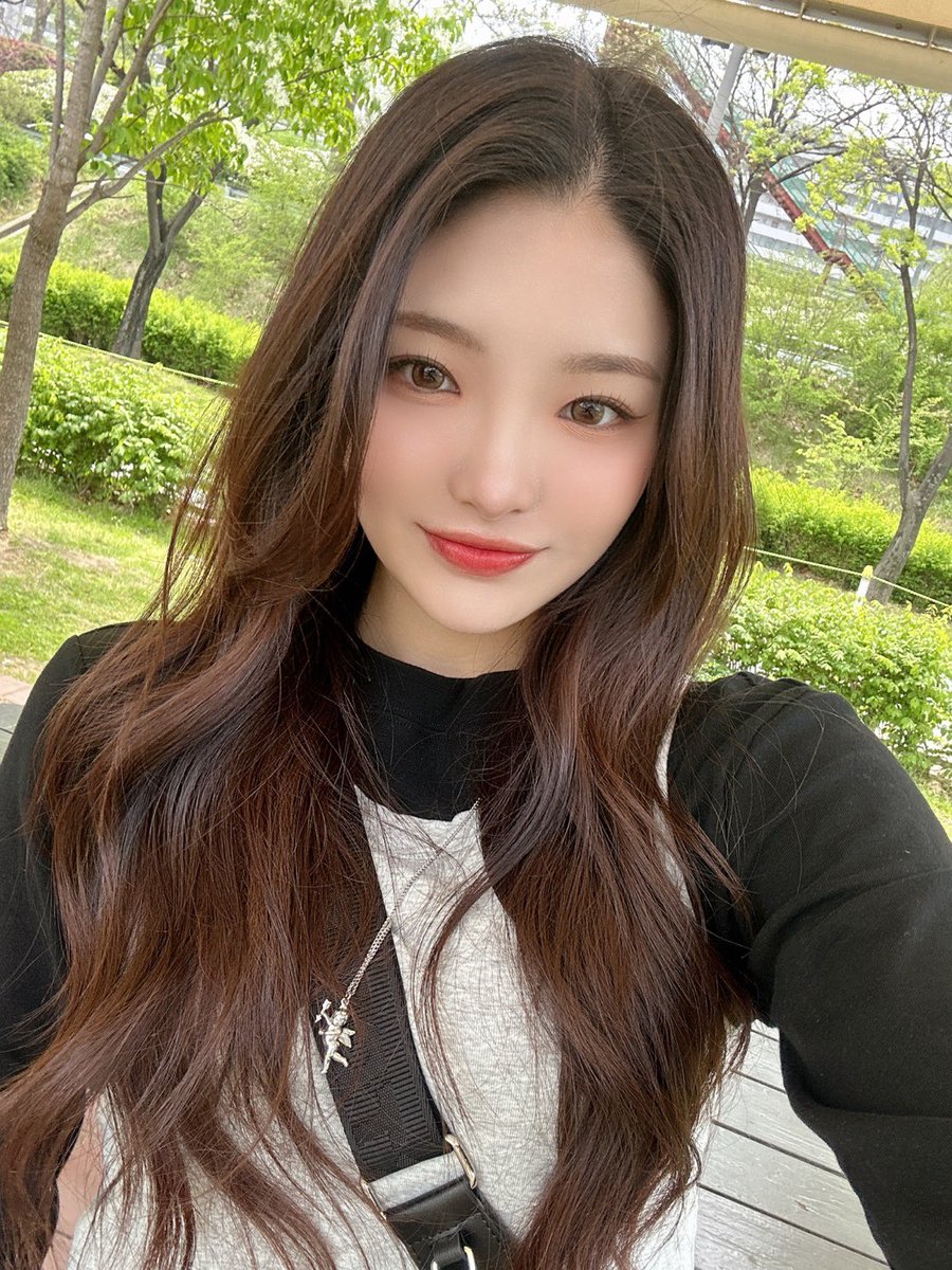 KellyLinFrance's tweet photo. 〈🌐〉— TWITTER ¦ 100523 

TRUEs !! Il fait chaud le jour et froid la nuit ces jours-ci, alors attention au froid !! 🤧

-🧋
“#KELLY #켈리” https://t.co/anZL2ayVam