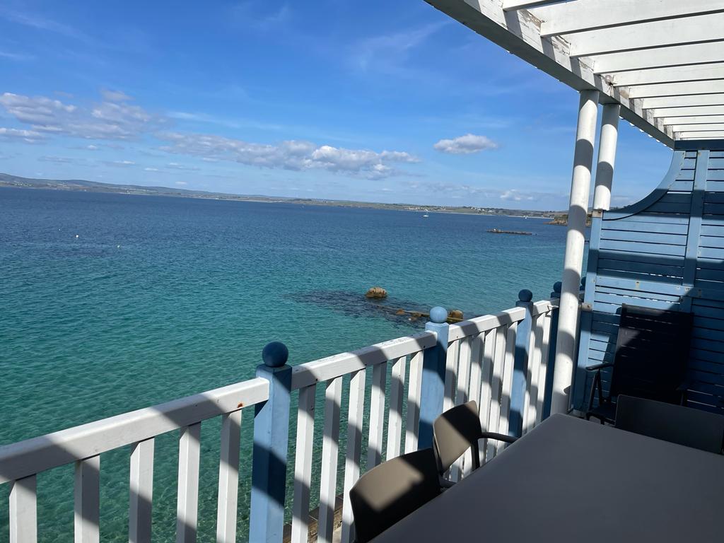 franckgervais's tweet image. Cap sur le Finistère lors des vacances de Pâques avec un coup de cœur spécial pour cette résidence #PierreEtVacances Premium entièrement rénovée et à la localisation tout simplement unique sur la baie de Douarnenez. Aperçu en photos 😉