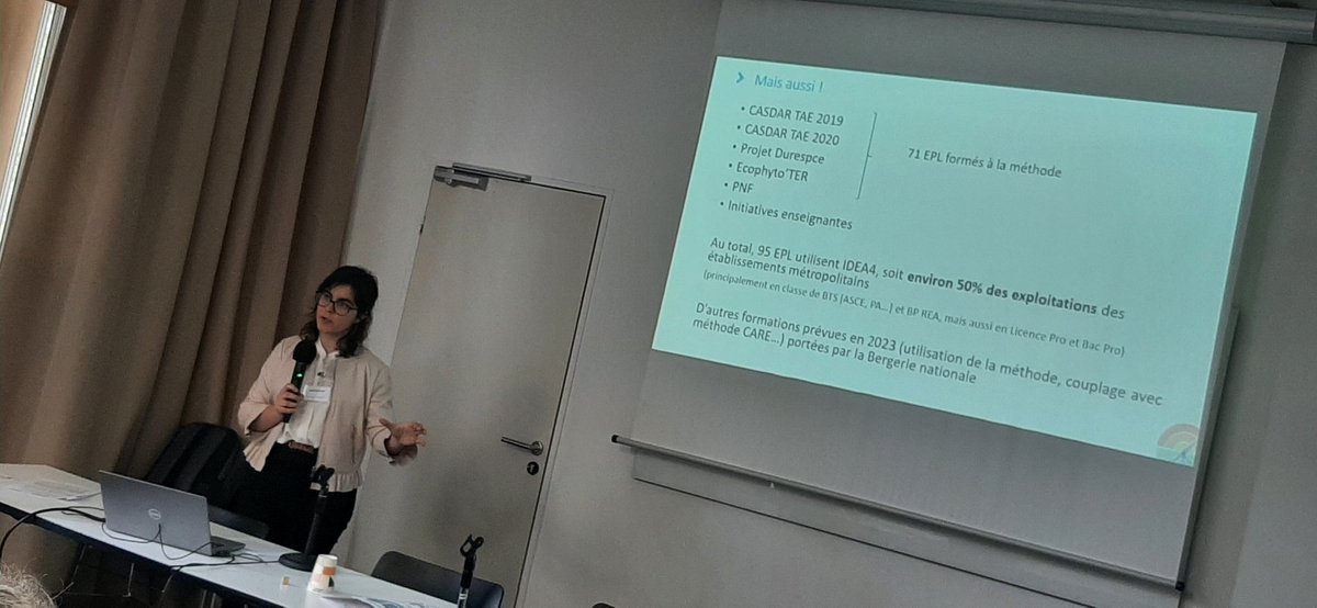 Cpeltiered's tweet photo. Inês Rodrigues @BergerieNat présente la manière dont #EnseignementAgricole technique se saisit de #IDEA4 avec essentiellement le CASDAR ACTION. L'approche par les propriétés comme innovation pédagogique. IDEA4 comme outil professionnalisant.
Elle présente 4 configurations pédago https://t.co/S0fUpf8lm8