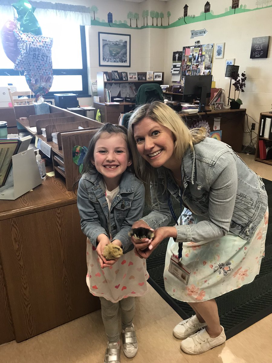 CopperHillES's tweet photo. Thank you PTO for purchasing a new incubator for @MrsMacRitchie! Thank you @MrsMacRitchie & Ms. VanLieu for providing this learning opportunity 4 students & staff! Special shout out to our tech team member Kevin for facilitating a live stream of the chicks hatching.๐พ๐๐ฃ#CHTeam https://t.co/mP0HqHeV9t