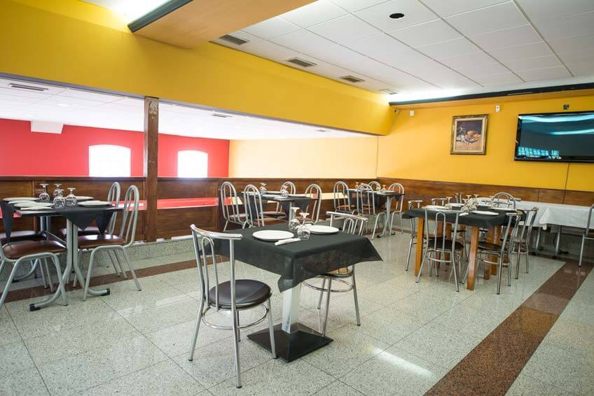 VillalbaenP29's tweet photo. Bar #Restarurante Alvano´s, #P29deVillalba, ofrece #desayunos y #menús de diario a precios muy económicos. Dispone de estupendas instalaciones, muy cómodas para sus clientes: una gran barra y zona de #bar, amplios salones #comedor y #terraza exterior. https://t.co/wos7Ej0vN1 https://t.co/oaUBHeClGD