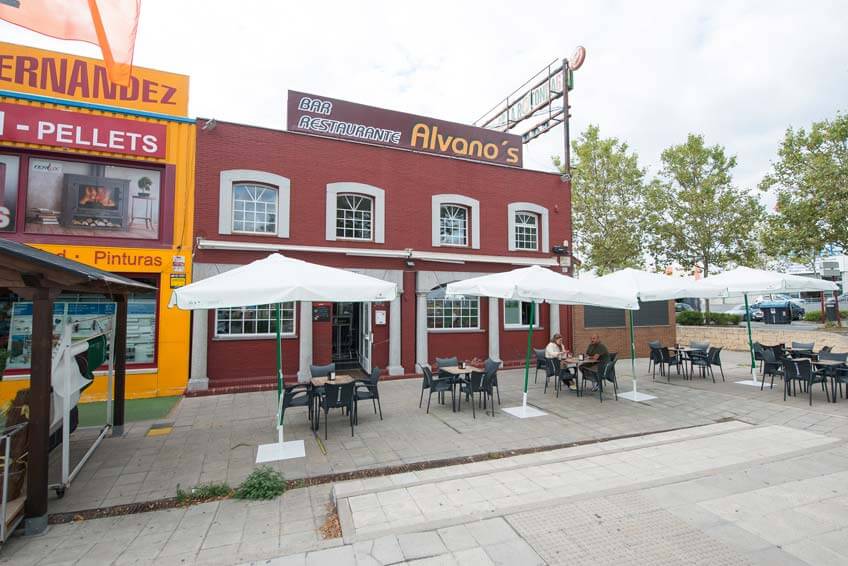 VillalbaenP29's tweet photo. Bar #Restarurante Alvano´s, #P29deVillalba, ofrece #desayunos y #menús de diario a precios muy económicos. Dispone de estupendas instalaciones, muy cómodas para sus clientes: una gran barra y zona de #bar, amplios salones #comedor y #terraza exterior. https://t.co/wos7Ej0vN1 https://t.co/oaUBHeClGD